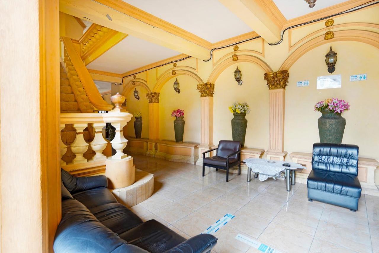 Hotel Oyo 91390 Kost Grand Royal Elite Surabaja Zewnętrze zdjęcie